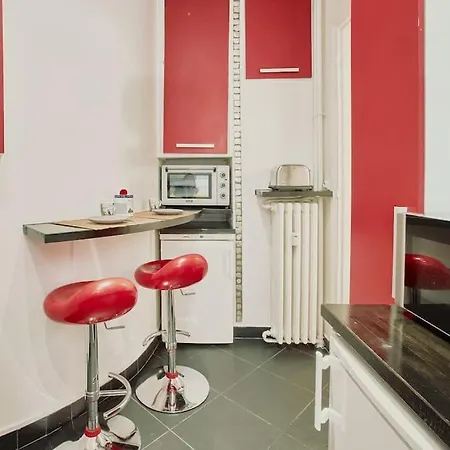 Charming Parisian Flat With Eiffel Tower Views * Paryż
