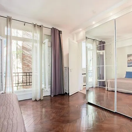Apartment Charming Parisian Flat With Eiffel Tower Views *